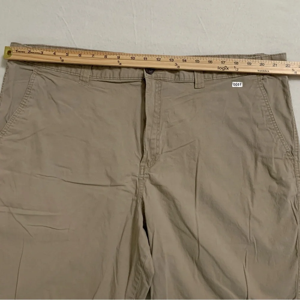 Magellan Outdoors‎ Shorts Men's Flat Front Cotton Blend Khaki Size 44W Inseam 9
